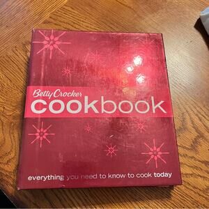 Betty Crocker Comprehensive Cookbook w/ Tips Great Gift for Beginners